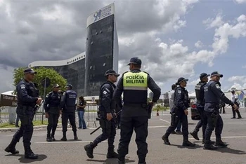Cảnh sát tuần tra tại Brasilia (Brazil), ngày 12/12/2022. (Ảnh: AFP/TTXVN)