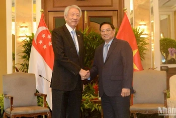 Thủ tướng Phạm Minh Chính và Bộ trưởng cao cấp kiêm Bộ trưởng điều phối an ninh quốc gia Singapore Tiêu Chí Hiền.