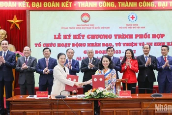 Lễ ký kết chương trình phối hợp giữa Ban Thường trực Ủy ban Trung ương Mặt trận Tổ quốc Việt Nam và Trung ương Hội Chữ thập đỏ Việt Nam.