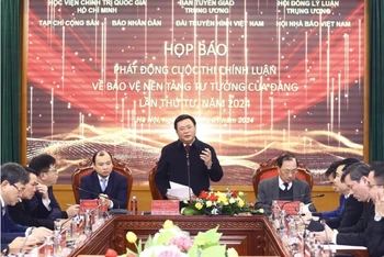 Ông Nguyễn Xuân Thắng, Ủy viên Bộ Chính trị, Giám đốc Học viện Chính trị Quốc gia Hồ Chí Minh, Trưởng ban chỉ đạo cuộc thi phát biểu. Ảnh: TTXVN