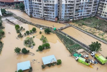Cảnh ngập lụt sau những trận mưa lớn tại Trùng Khánh, Trung Quốc, ngày 11/7/2024. (Ảnh: THX/TTXVN)