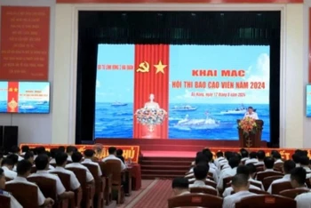 Hơn 200 đại biểu, thí sinh Vùng 3 Hải quân tham dự khai mạc Hội thi Báo cáo viên năm 2024.