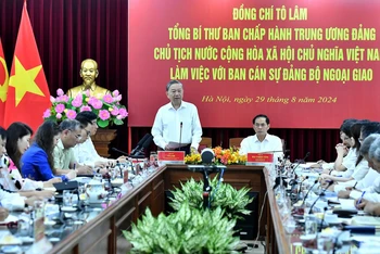 Tổng Bí thư, Chủ tịch nước Tô Lâm làm việc với Ban Cán sự đảng Bộ Ngoại giao. (Ảnh: ĐĂNG KHOA)