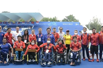 Đội tuyển bơi Việt Nam đoạt 12 HCV, lập sáu kỷ lục ASEAN Para Games 11 trong ngày 4/8. (Ảnh THÁI DƯƠNG)