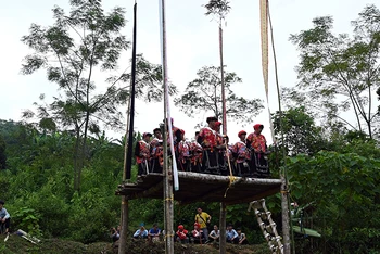 Nghi lễ cấp sắc 12 đèn của đồng bào dân tộc Dao tại xã Hoa Thám, huyện Nguyên Bình, tỉnh Cao Bằng. (Ảnh Đăng Anh)