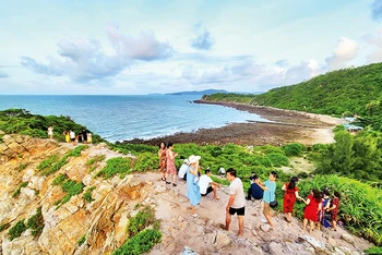 Du lịch trải nghiệm, khám phá ngày càng thu hút du khách, nhất là các tuyến đảo của Quảng Ninh.