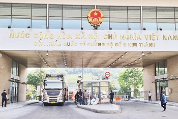 Xuất, nhập khẩu hàng hóa qua Cửa khẩu quốc tế đường bộ số II Kim Thành (Lào Cai).