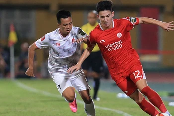 Viettel (bên phải) thể hiện phong độ cao khi thắng Hải Phòng 2-0. (Ảnh VPF)