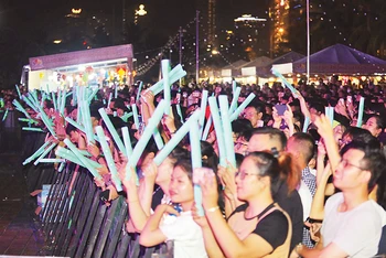 Hàng nghìn người dân, du khách chào đón Lễ hội Tận hưởng mùa hè 2023 - Enjoy Danang 2023.