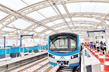 Tuyến metro số 1 Bến Thành-Suối Tiên chạy thử nghiệm toàn tuyến dài gần 20km, chuẩn bị cho công tác khai thác, vận hành trong năm 2024.