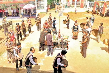 Không gian Lễ hội Kết bạn của người M’nông ở xã Thọ Sơn, huyện Bù Đăng.