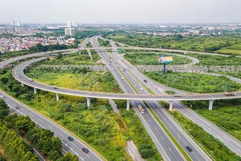 Năm 2023, cả nước hoàn thành thêm 475 km đường cao tốc, đưa tổng số chiều dài đường cao tốc được khai thác lên 1.892 km.
