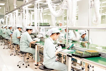 Sản xuất thiết bị điện tử tại Tổng công ty Sản xuất thiết bị Viettel (Tập đoàn Viettel). (Ảnh TUẤN ANH)