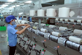 Sản xuất các sản phẩm dệt nhuộm tại Công ty TNHH Dệt nhuộm Jasan Việt Nam (vốn đầu tư Trung Quốc) tại Khu công nghiệp Phố Nối B, tỉnh Hưng Yên. (Ảnh: Đăng Duy)