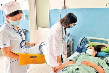 Bệnh nhân điều trị tại Bệnh viện đa khoa khu vực Hóc Môn. 