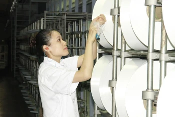 Sản xuất sợi polyester (DTY) tại Nhà máy Xơ sợi Đình Vũ. Ảnh: vnpoly.vn
