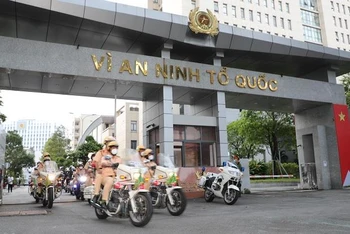 Lực lượng công an TP Hồ Chí Minh ra quân trấn áp tội phạm. 