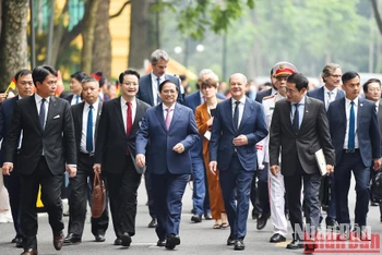 Thủ tướng Phạm Minh Chính chủ trì lễ đón Thủ tướng Olaf Scholz thăm chính thức Việt Nam.