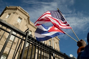 Đại sứ quán Mỹ tại Cuba đã nối lại đầy đủ các dịch vụ cấp thị thực nhập cảnh cho người dân Cuba. (Ảnh: AFP/TTXVN)