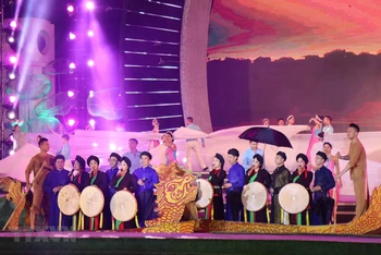 Biểu diễn dân ca quan họ Bắc Ninh. Ảnh: TTXVN