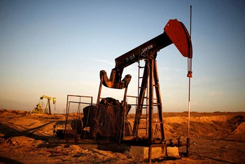 Giá dầu thế giới ghi nhận mức giảm theo ngày lớn nhất kể từ 4/10