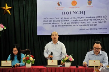 Phó Cục trưởng Cục Thuế thành phố Hà Nội Nguyễn Tiến Trường phát biểu tại hội nghị