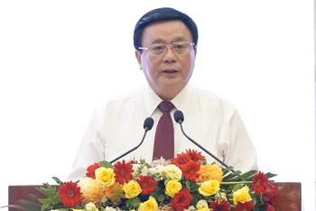 Đồng chí Nguyễn Xuân Thắng, Ủy viên Bộ Chính trị, Giám đốc Học viện Chính trị quốc gia Hồ Chí Minh, Chủ tịch Hội đồng Lý luận Trung ương phát biểu đề dẫn hội thảo.