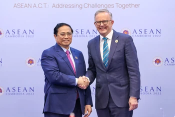 Thủ tướng Phạm Minh Chính gặp Thủ tướng Australia Anthony Albanese nhân dịp Hội nghị Cấp cao ASEAN lần thứ 41 tại Campuchia, tháng 11/2022. Ảnh: VGP/Nhật Bắc