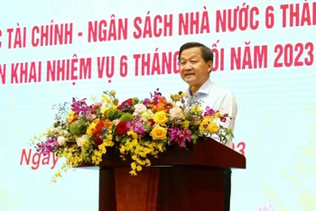 Phó Thủ tướng Lê Minh Khái đánh giá cao những kết quả thực hiện nhiệm vụ tài chính-ngân sách Nhà nước 6 tháng đầu năm của ngành Tài chính