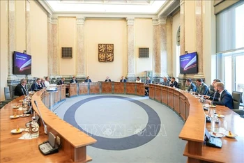 Quang cảnh phiên họp đầu tiên của Ủy ban Đầu tư Chiến lược Chính phủ Séc. Ảnh: TTXVN