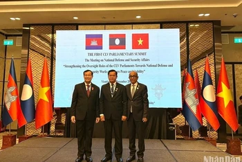 Ba lãnh đạo cấp Ủy ban của Quốc hội/ Nghị viện ba nước Campuchia, Lào, Việt Nam đồng chủ trì phiên họp
