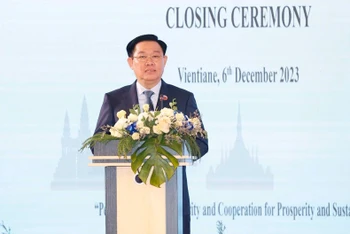 Chủ tịch Quốc hội Vương Đình Huệ phát biểu tiếp nhận Chủ tịch Hội nghị cấp cao Quốc hội ba nước CLV lần thứ hai.