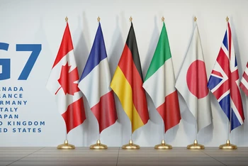 Cờ của các nước thuộc Nhóm các nước công nghiệp phát triển (G7). Ảnh: Reuters