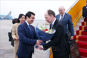 Trưa 24/3/2024, Chủ tịch Quốc hội Cộng hòa Phần Lan Jussi Halla-aho đến Hà Nội, bắt đầu thăm chính thức Việt Nam. Ảnh: TTXVN