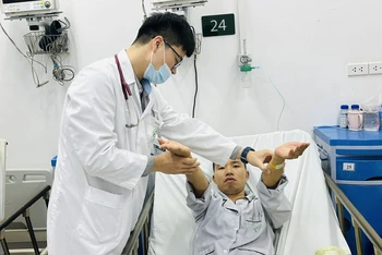 Kiểm tra, đánh giá người bệnh đột quỵ phục hồi sau điều trị tại Trung tâm đột quỵ, Bệnh viện Bạch Mai