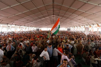 Những người ủng hộ Thủ tướng Ấn Độ Narendra Modi tham dự một cuộc mít-tinh vận động bầu cử ở Meerut, Ấn Độ, ngày 31/3/2024. Ảnh: REUTERS