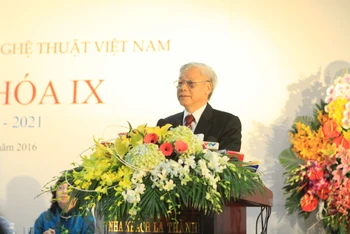 Tổng Bí thư Nguyễn Phú Trọng phát biểu tại Đại hội lần thứ IX Liên hiệp các Hội Văn học - nghệ thuật Việt Nam. Ảnh: TTXVN
