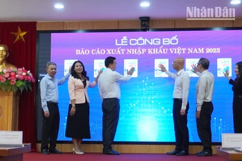 Lễ công bố ‘‘Báo cáo Xuất nhập khẩu Việt Nam 2023”. Ảnh: Mỹ Hạnh