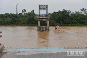 [Ảnh] Hiện trường vụ sập cầu Phong Châu, Phú Thọ