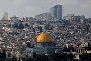 Nhà thờ Mái vòm tại đền thờ Hồi giáo Al-Aqsa (mà Israel gọi là Núi Đền) ở thành cổ Jerusalem. (Ảnh: AFP/TTXVN)