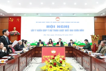 Ủy ban Mặt trận Tổ quốc Việt Nam thành phố Hà Nội tổ chức hội nghị lấy ý kiến góp ý dự thảo Luật Đất đai (sửa đổi). (Ảnh: /mttqhanoi.org.vn)