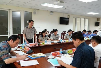 Đoàn giám sát của Ủy ban Trung ương MTTQ Việt Nam làm việc với Cục Thi hành án dân sự Thành phố Hồ Chí Minh về giải quyết, thu hồi tài sản bị thất thoát trong các vụ án hình sự về tham nhũng, kinh tế. (Ảnh CẨM TÚ)