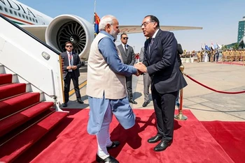 Thủ tướng Ấn Độ Narendra Modi đến Cairo. (Nguồn: MEA India/Vietnam+)