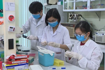 Hoạt động nghiên cứu tại Viện Công nghệ sinh học, Viện Hàn lâm Khoa học và Công nghệ Việt Nam.