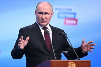 Tổng thống Nga Vladimir Putin trong cuộc họp báo tại Moskva sau khi kết quả bầu cử được công bố. (Ảnh: AFP/TTXVN)