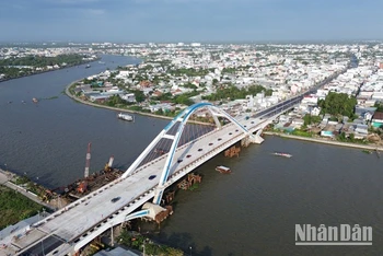 Cầu Trần Hoàng Na bắc qua sông Cần Thơ. (Ảnh: Quốc Dũng)
