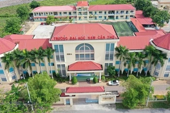 Một góc Khu Hiệu bộ và giảng đường Trường Đại học Nam Cần Thơ. 