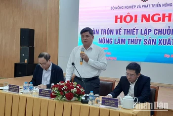 Ông Trần Thanh Nam, Thứ trưởng Nông nghiệp và Phát triển nông thôn phát biểu tại hội nghị.