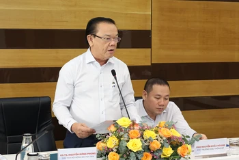 Giáo sư, Tiến sĩ Nguyễn Đông Phong, Chủ tịch Hội đồng Đại học Kinh tế Thành phố Hồ Chí Minh phát biểu tại tọa đàm.