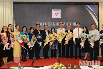 Ban Chấp hành Hội Doanh nghiệp hàng Việt Nam chất lượng cao nhiệm kỳ 3 ra mắt Đại hội.